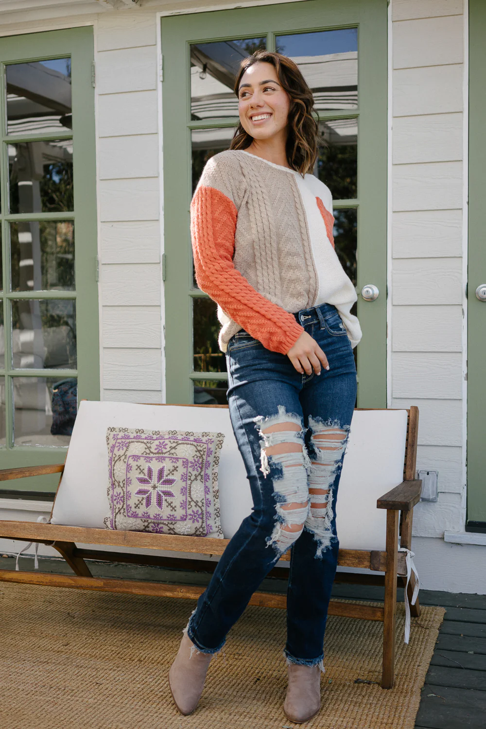 Lisse Mid Rise Ripped Straight Fit Jeans