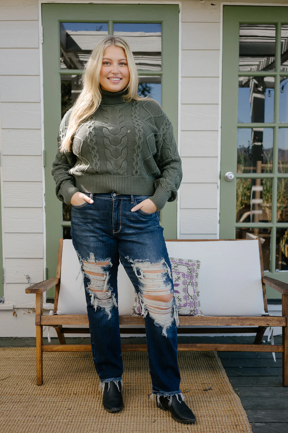 Lisse Mid Rise Ripped Straight Fit Jeans - PLUS