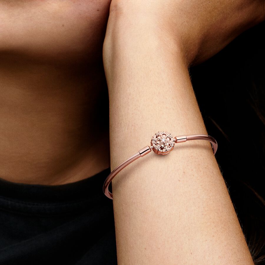 Moments Sparkling Snowflake Clasp Bangle
